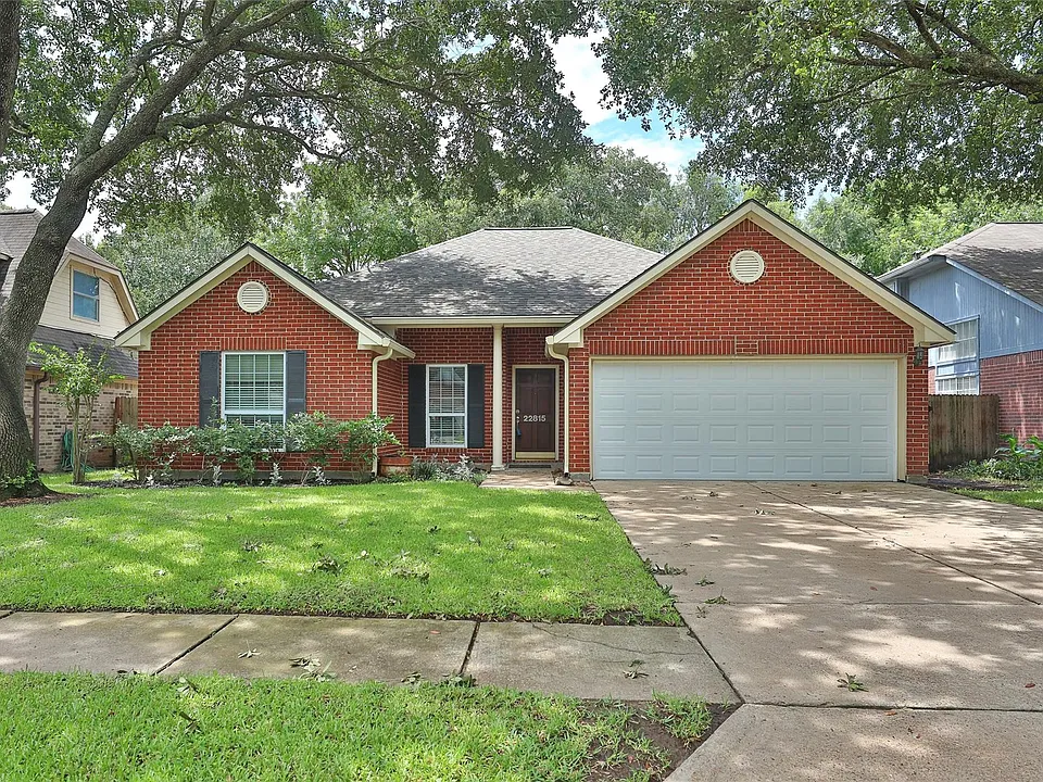 22815 Red River Dr