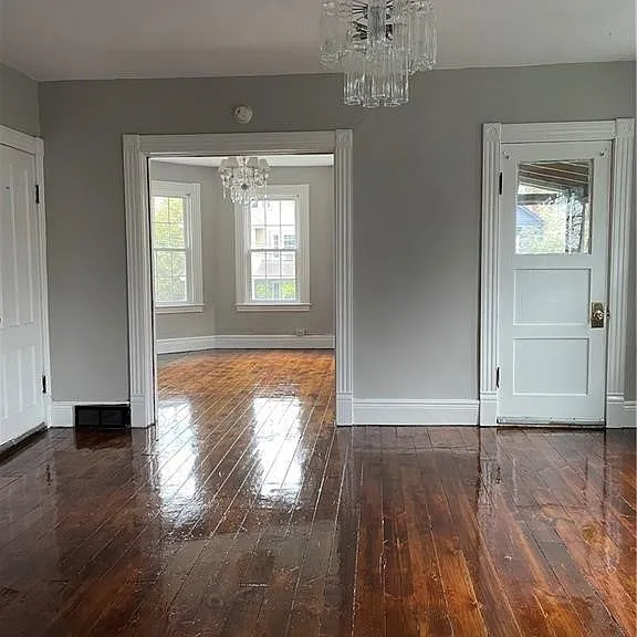 347 Douglas St — Photo 9
