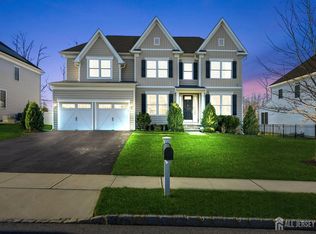 3 Cairnes Ln, East Brunswick, NJ 08816