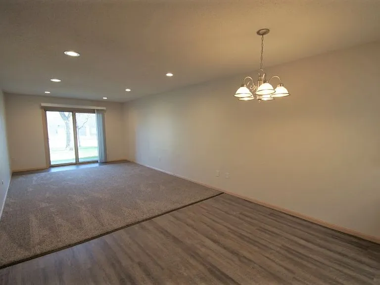 Larpenteur Estates Apartments — Photo 76