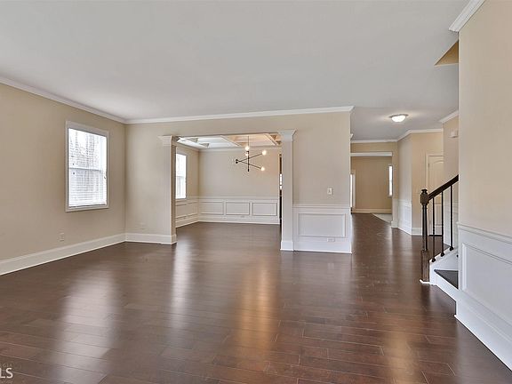 4th image of 185 Bergen Dr