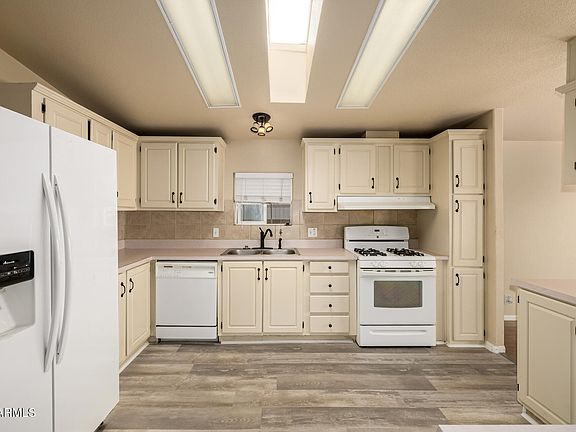 4th image of 3952 E BIRCHWOOD Avenue