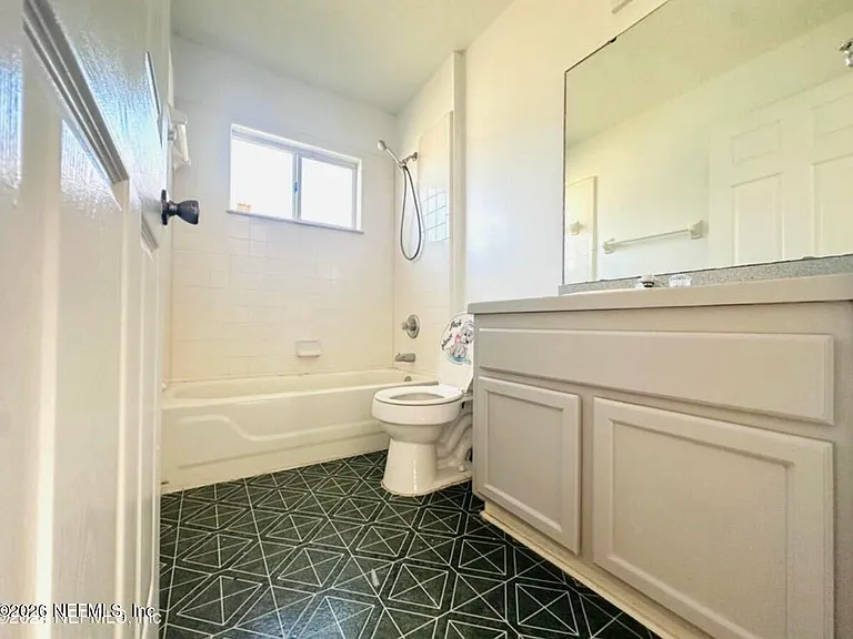 543 Charles Pinckney St — Photo 16