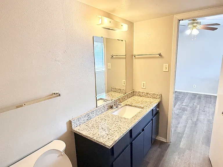 2221 Stella St #4 — Photo 9