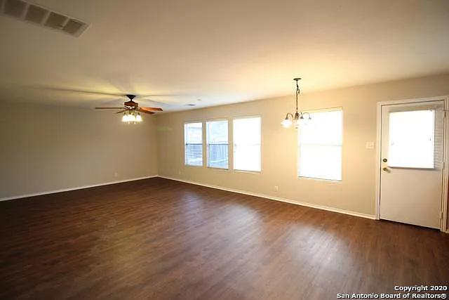 4 bed, 2420 sqft, $1,995 — Photo 3