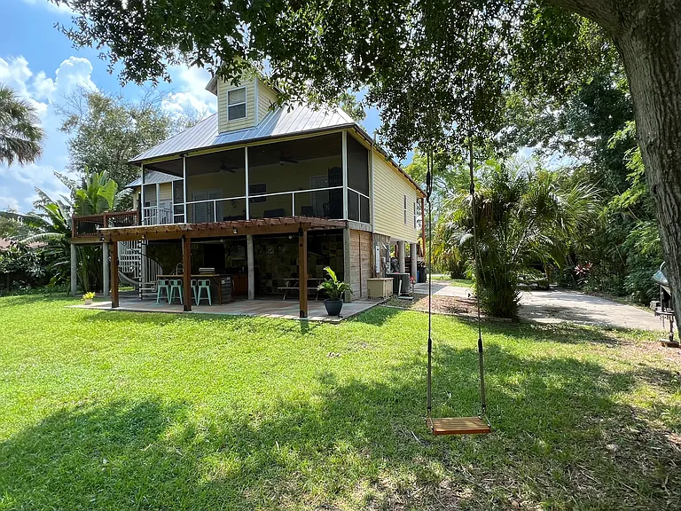 2515 Sunset Dr — Photo 3