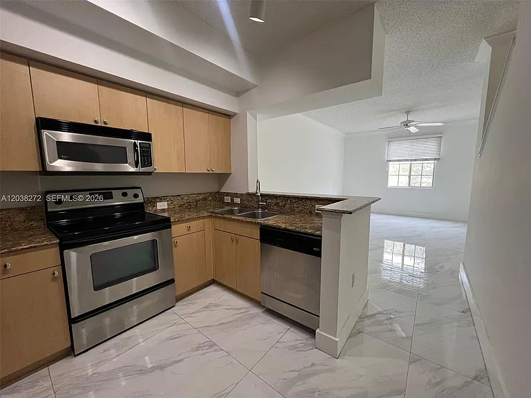 2961 NE 185th St #1601 — Photo 4