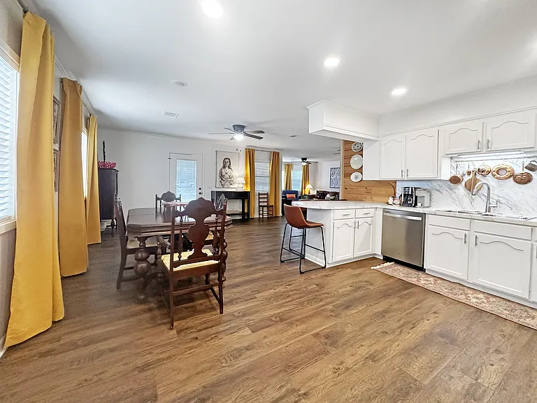 402 Wallace Dean Rd — Photo 7