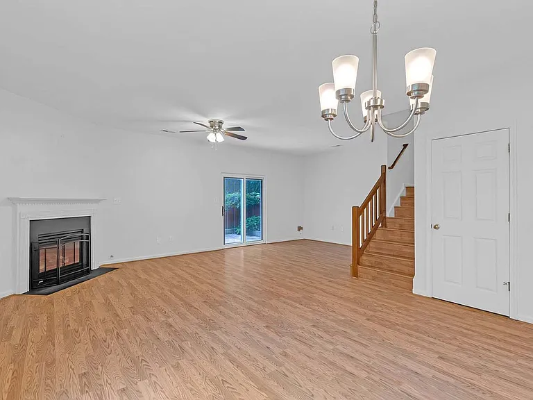 417 Belmont Cir — Photo 24