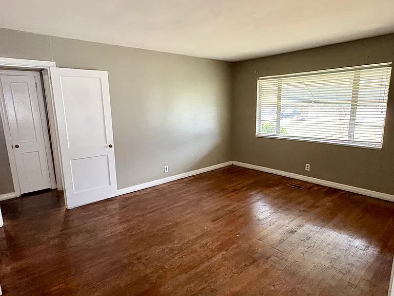 5513 Avenue P — Photo 7