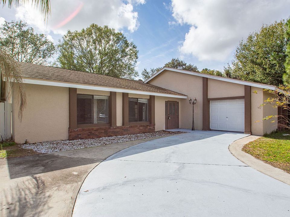 1st image of 704 Putt Ln