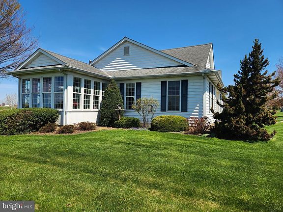 5th image of 1043 Spring Valley Rd