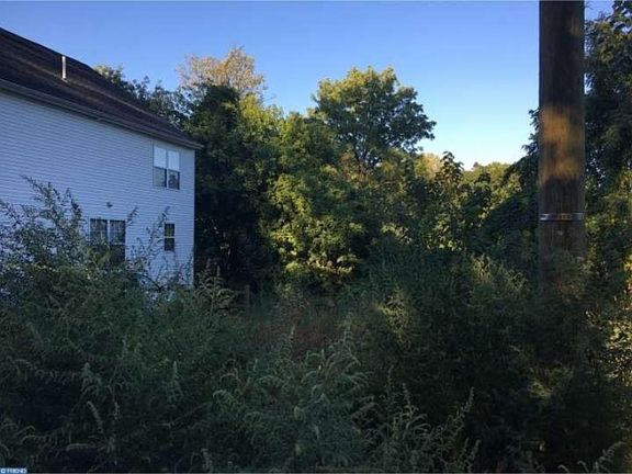3rd image of 002 N Sycamore Ave