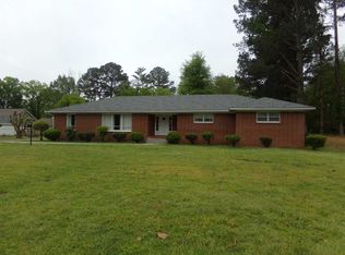 162 E 3rd St, Henderson, TN 38340