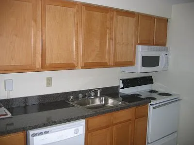 441 Ford Street — Photo 3