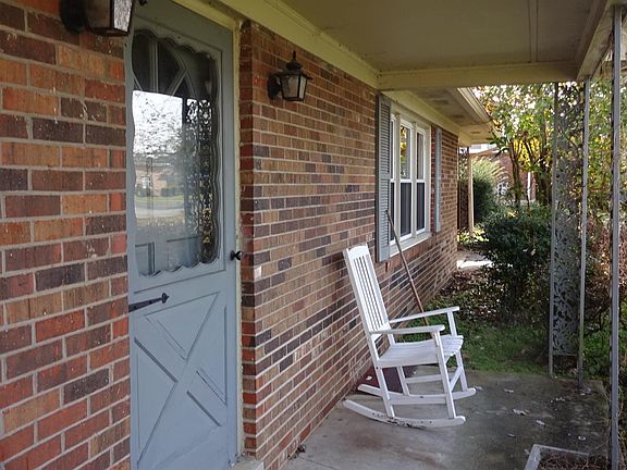 3rd image of 132 Rose Bay Ln