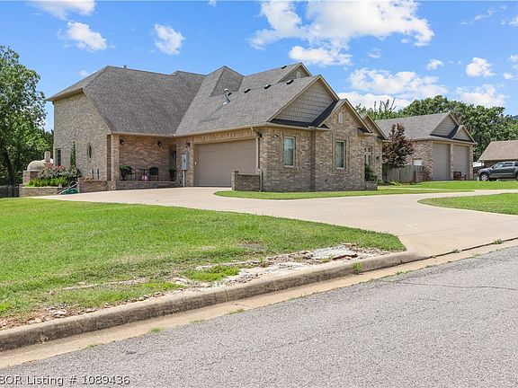 2nd image of 2909 Silver Maple Ln