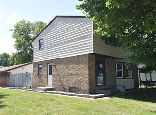 7346 Lakeshore Dr, Racine, WI 53402