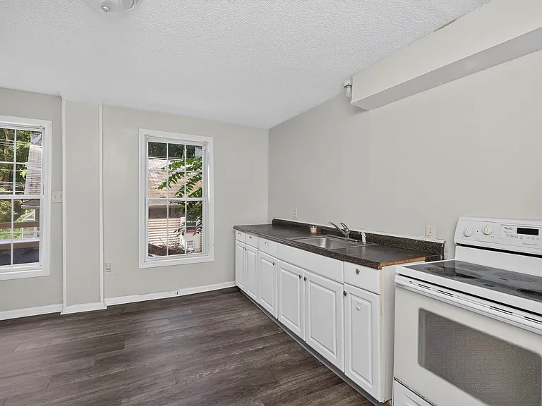 85 Vernon Ave #1 — Photo 11