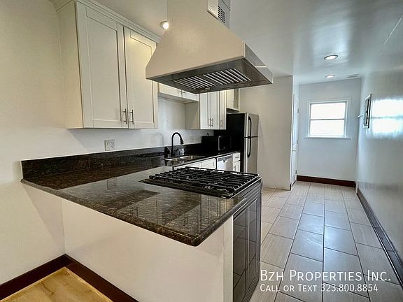 3rd image of 7946 Fountain Ave