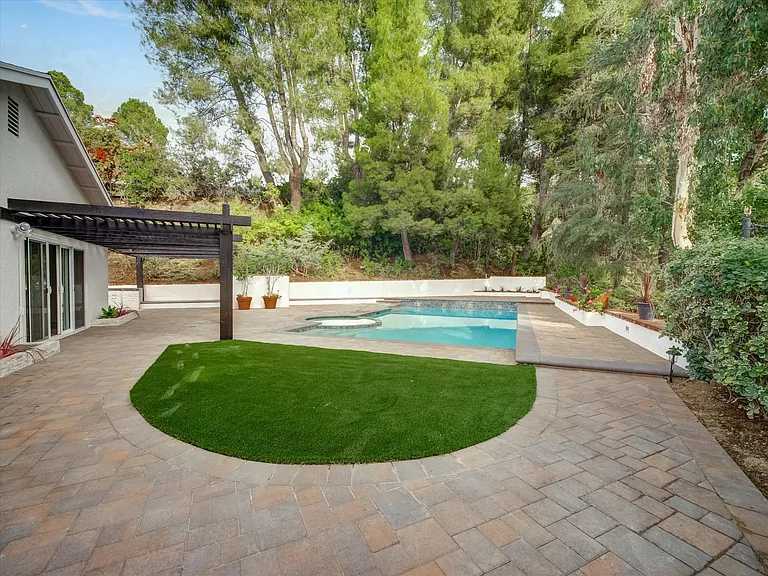 4732 Del Moreno Dr — Photo 31