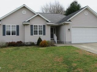 6 Hunters Ridge Dr, Mount Vernon, IL 62864