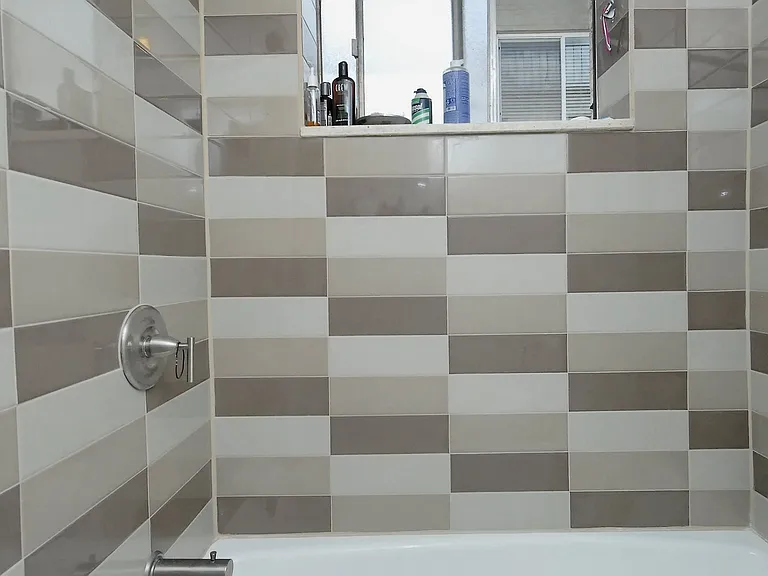 590 N Logan St — Photo 9