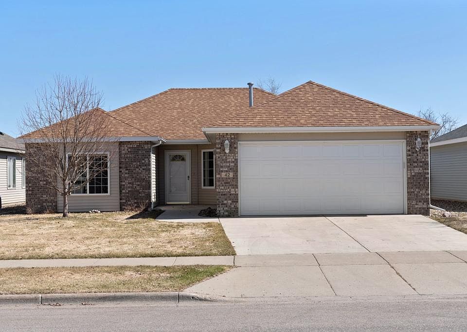 1st image of 42 Willow Creek Dr