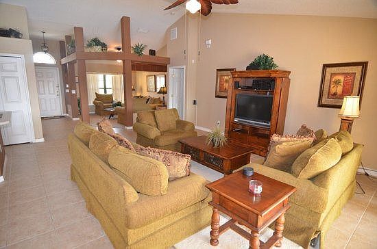 LP5P908CR-living-area