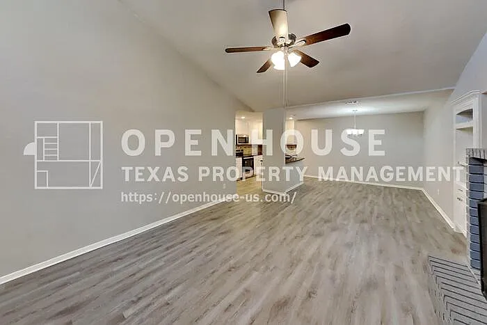 3 bed, 2.0 bath, 1300 sqft, $2,040 — Photo 3