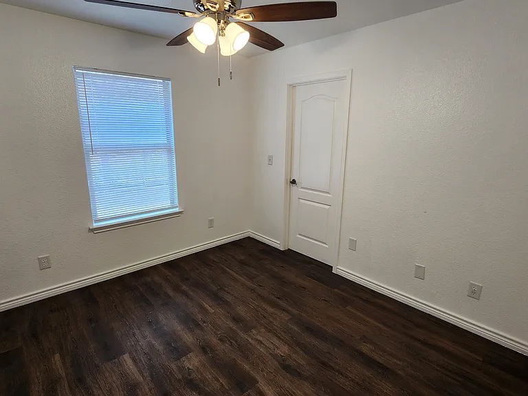 542 Pharis St — Photo 8