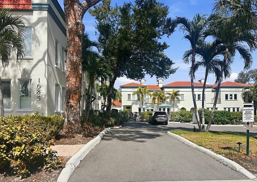 1st image of 1685 Laurel St APT 4