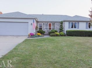 19637 Mallingham Way, Bloomington, IL 61705