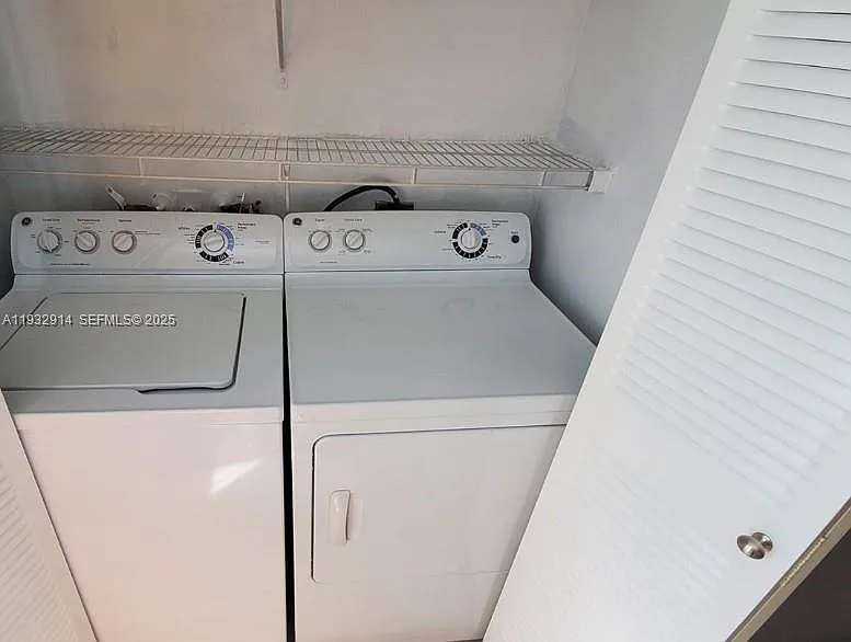 2 bed, 982 sqft, $2,500 — Photo 2