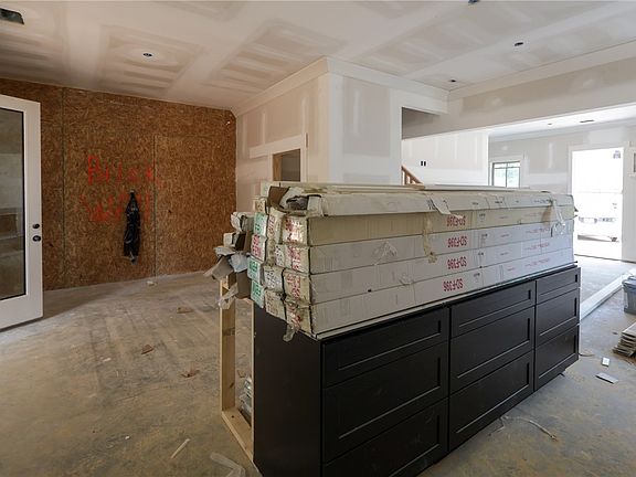 5th image of 1027 E Glenn Ave #302