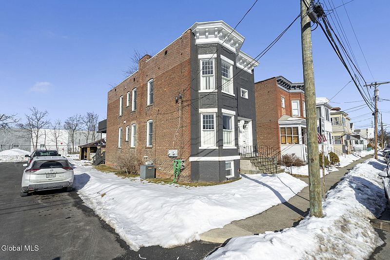 2nd image of 1801 9th Avenue