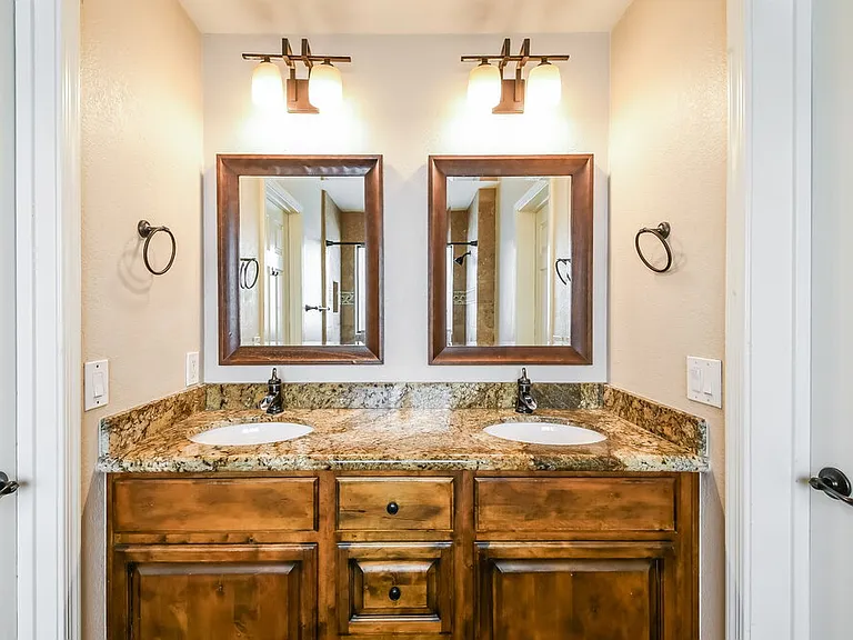 1522 W Del Rio St — Photo 17