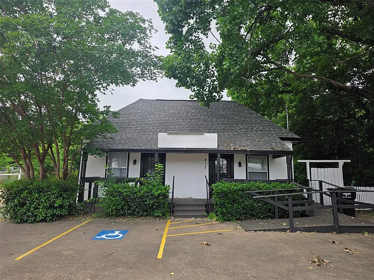 417 E Main St — Photo 1