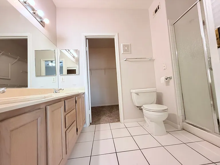1822 N Jones Blvd — Photo 16