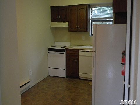 4th image of 2260 Merrick Ave APT A
