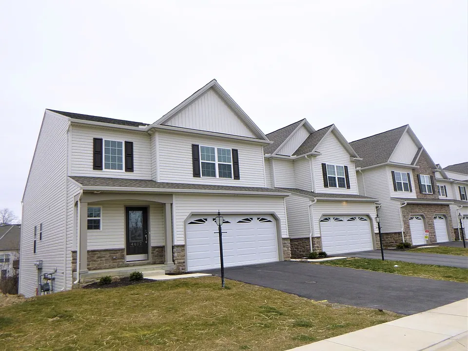 4617 Hamlin Ln #34A