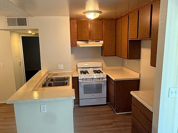 5th image of 1930 Vassar St #114