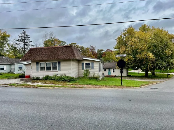 8200-8202 Lake Shore Dr, Cedar Lake, IN 46303