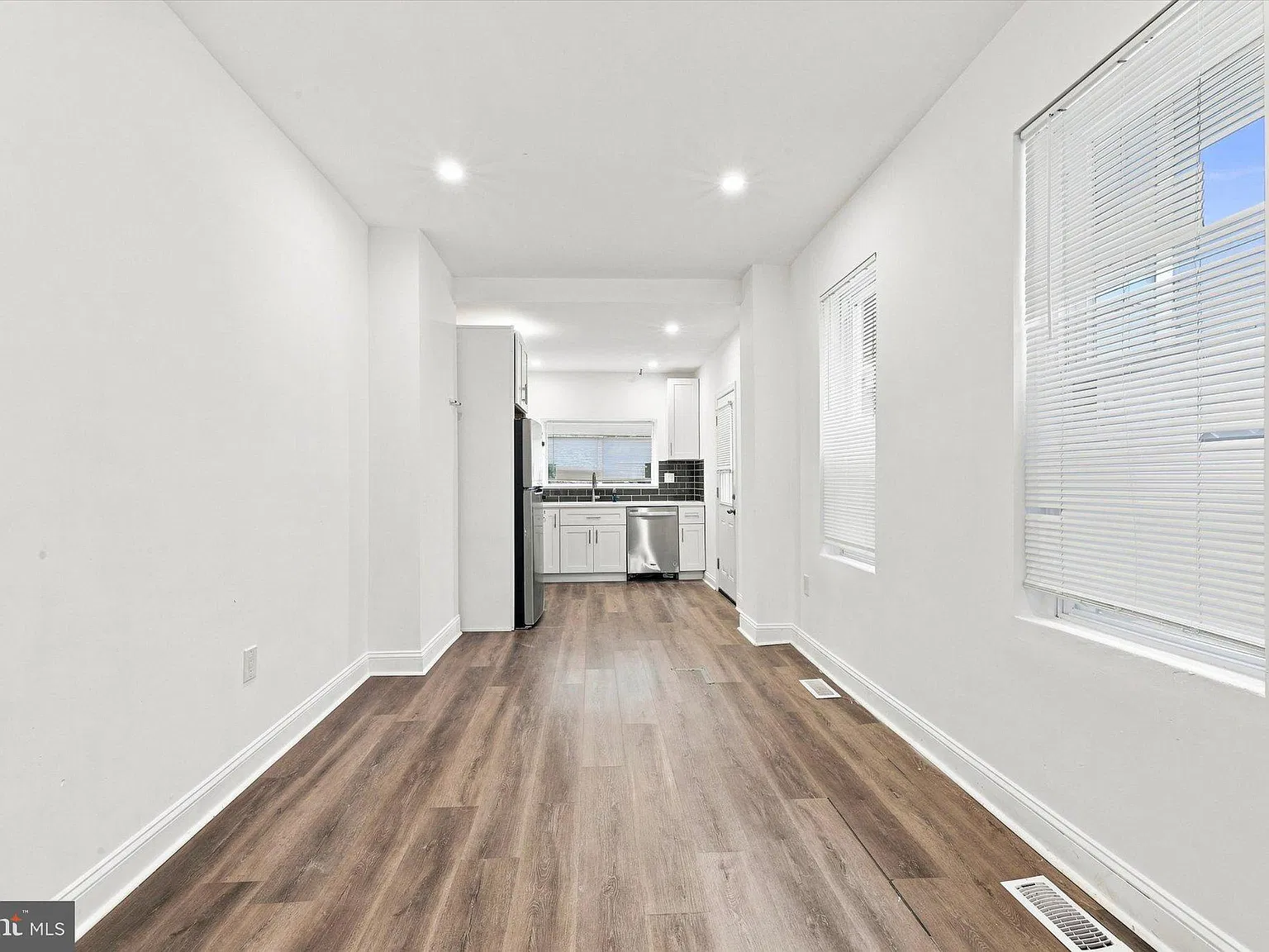 3 bed, 1.5 bath, 988 sqft, $1,800 — Photo 4