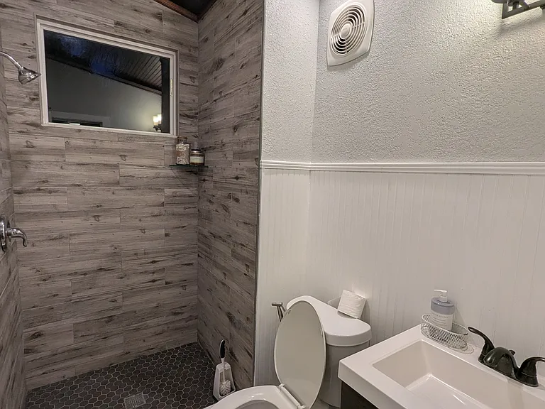 974 Pinelli St — Photo 33