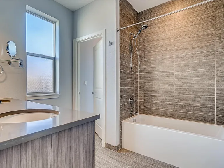 2331 Glenarm Pl — Photo 20