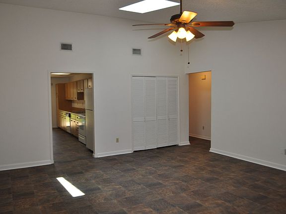 3rd image of 14B Wellhaven Ln