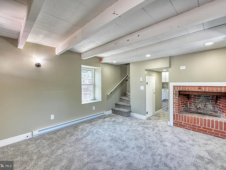 515 W Penn Ave — Photo 6
