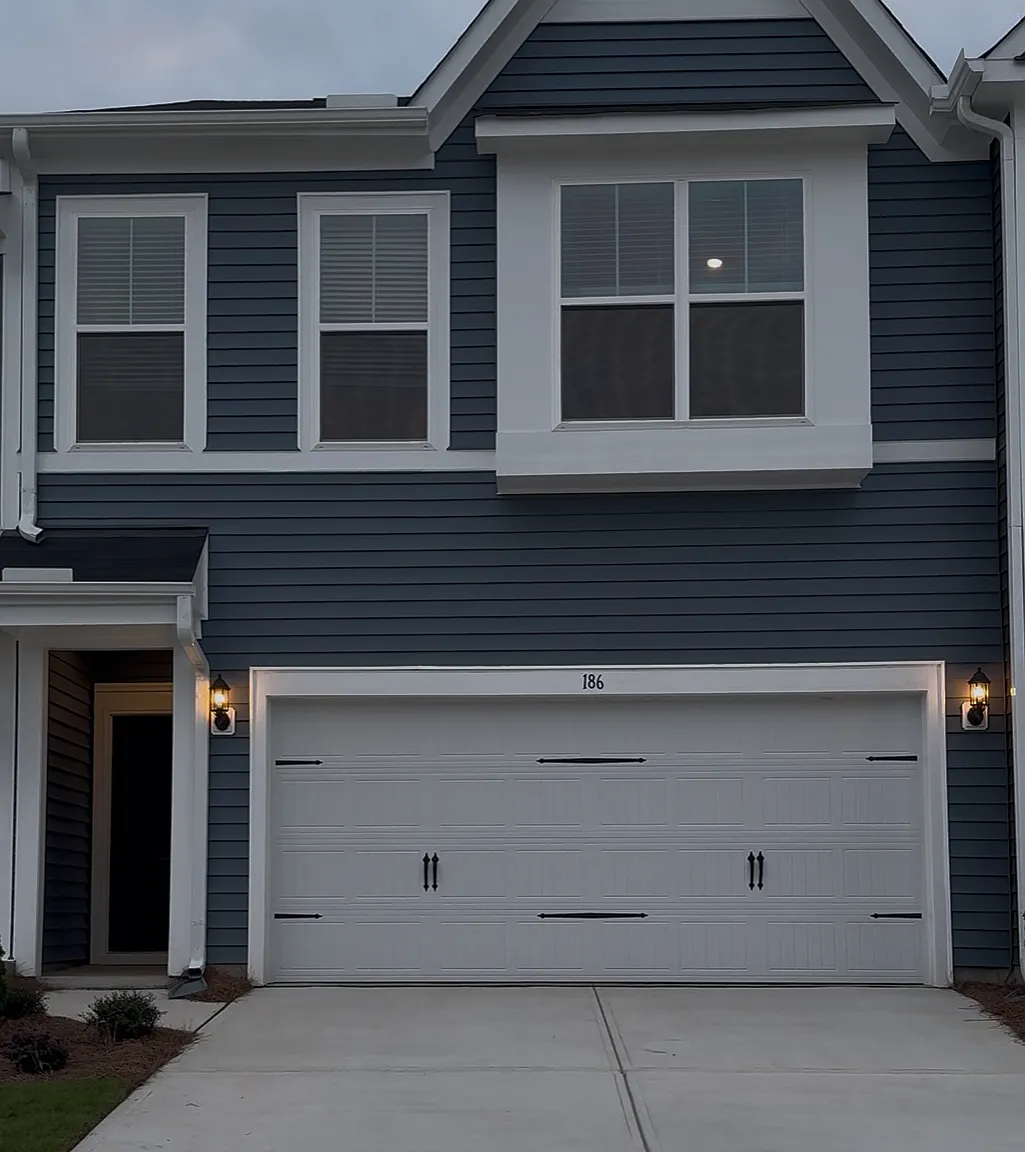 3 bed, 2.5 bath, 1940 sqft, $1,899 — Photo 1