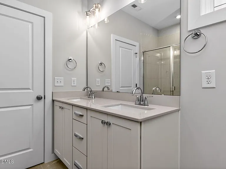 85 Parkland Dr — Photo 11
